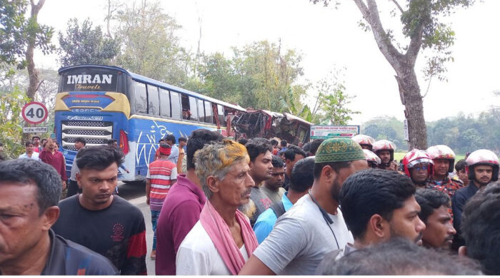 মাদারীপুরে বিয়ের চেয়ারে বসাকে কেন্দ্র করে সংঘর্ষ