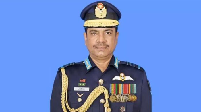 সাবেক বিমান প্রধান হান্নান ও স্ত্রীর আয়কর নথি জব্দ