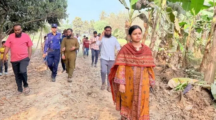 নগরকান্দায় কৃষিজমির মাটি কাটায় ব্যবসায়ীকে জরিমানা