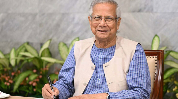 আট উপদেষ্টার দুর্নীতি অভিযোগে ফের আলোচনায় প্রশাসন