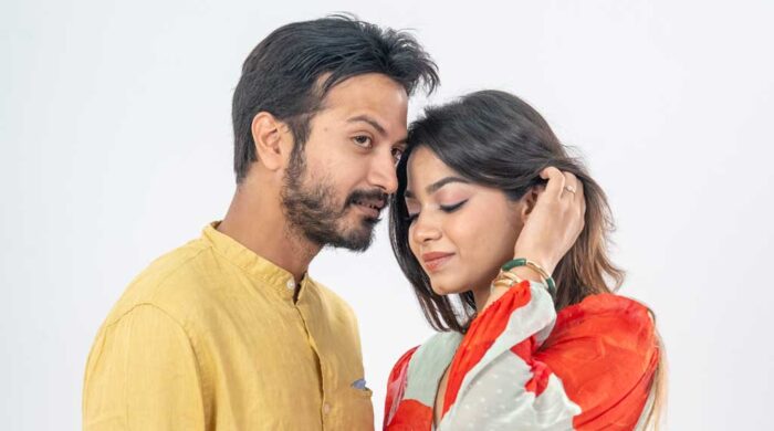 একসঙ্গে আলাদা ওয়েবফিল্ম গল্প