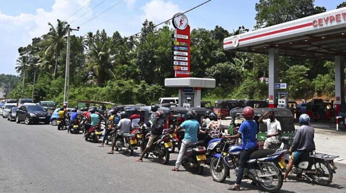 শ্রীলঙ্কায় সপ্তাহে তিন দিন ছুটি