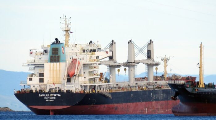 যুদ্ধ উত্তেজনায় জেবেল আলি বন্দরে বাংলার জয়যাত্রা