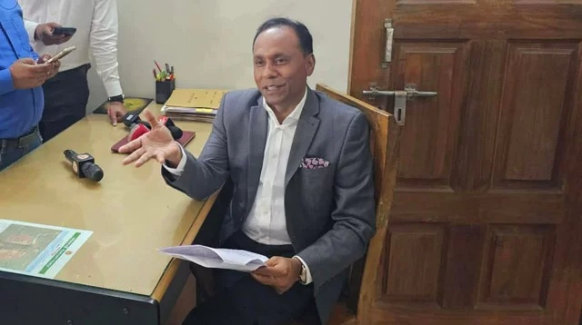 ভূমি অফিসে আমলাতান্ত্রিক মনোভাব