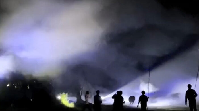 মাদারীপুরে টর্চ লাইট জ্বালিয়ে সংঘর্ষে জড়াল দুপক্ষ, বোমা বিস্ফোরণ