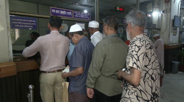 ছুটির দিনেও খোলা ব্যাংক