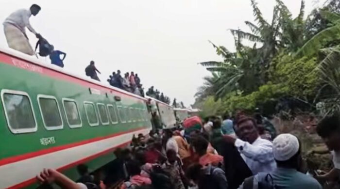 নীলসাগর এক্সপ্রেস লাইনচ্যুত