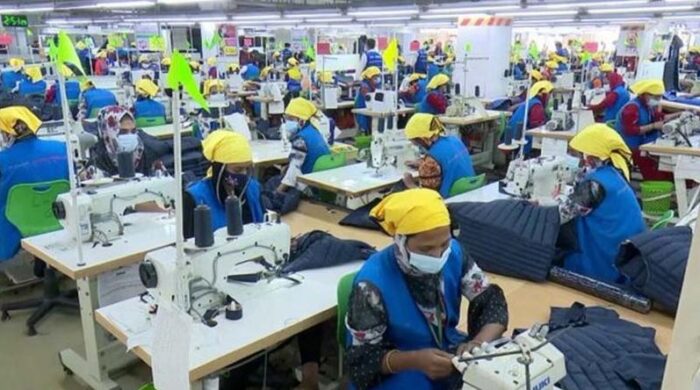 বাংলাদেশের পোশাক রপ্তানি কমছে