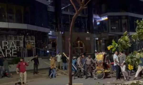 উত্তরায় রিকশাচালক পুলিশ সংঘর্ষ