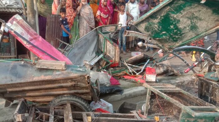 কুমিল্লায় বাসচাপায় দুই অটোরিকশা যাত্রী নিহত