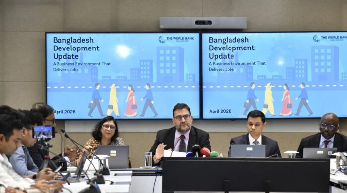 বাংলাদেশের অর্থনীতি নড়বড়ে অবস্থা