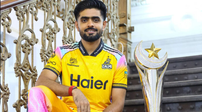 পাকিস্তানের বাবর আজম দ্রুততম ইনিংসে বারো হাজার রান করে টি টোয়েন্টিতে নতুন ইতিহাস গড়েছেন, ভেঙেছেন গেইলের দীর্ঘদিনের রেকর্ড।