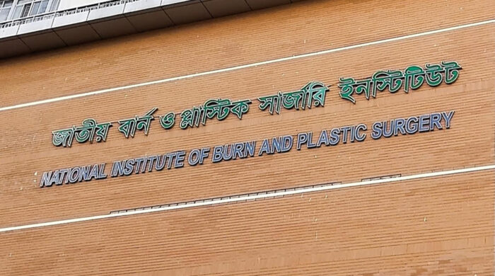 মিরপুরে এসি বিস্ফোরণে চার মিস্ত্রি দগ্ধ