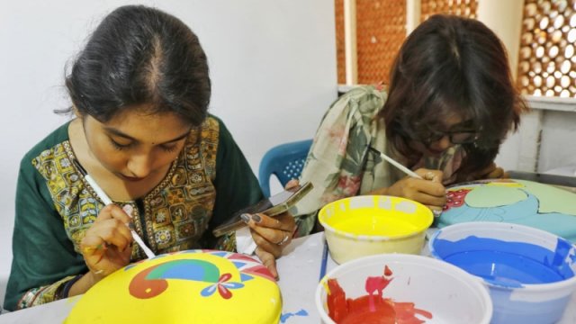 বাংলা নতুন বছর বরণে প্রস্তুত ঢাবির চারুকলা