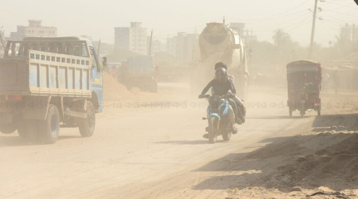 ডেমরায় ফ্লেক্সিলোড ব্যবসায়ীকে কুপিয়ে ২ লাখ টাকা ছিনতাই