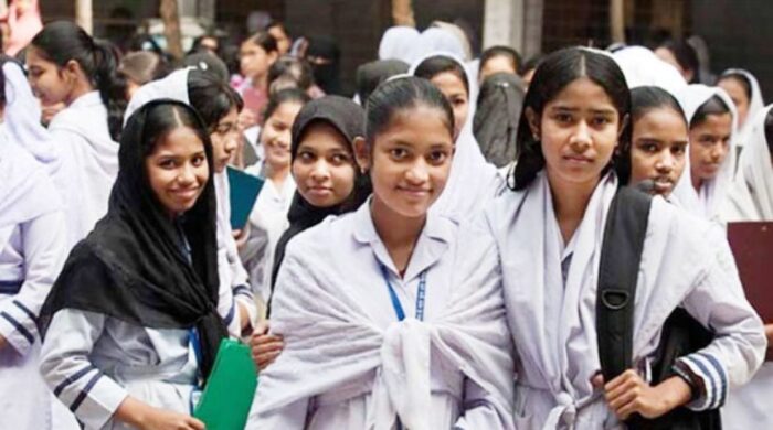 স্কুল-কলেজে কমছে ছুটি