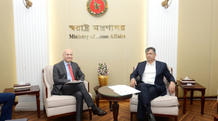 বাংলাদেশ ইতালির সঙ্গে সম্পর্ককে বিশেষ গুরুত্ব দেয়: স্বরাষ্ট্রমন্ত্রী