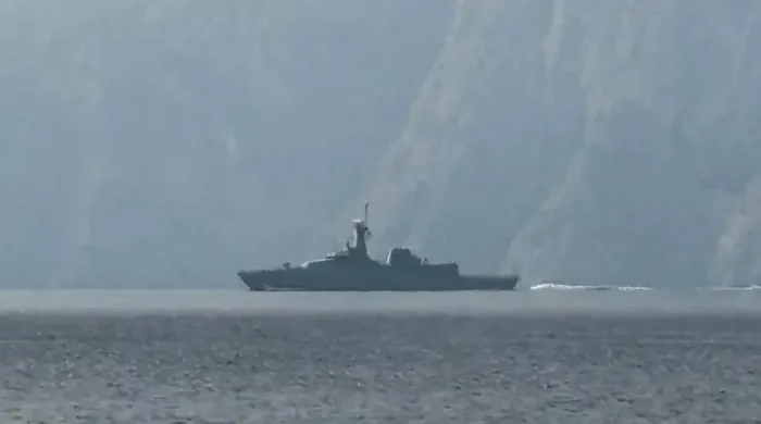 হরমুজ প্রণালি খোলা ছাড়া ট্রাম্পের সামনে কোনো বিকল্প নেই