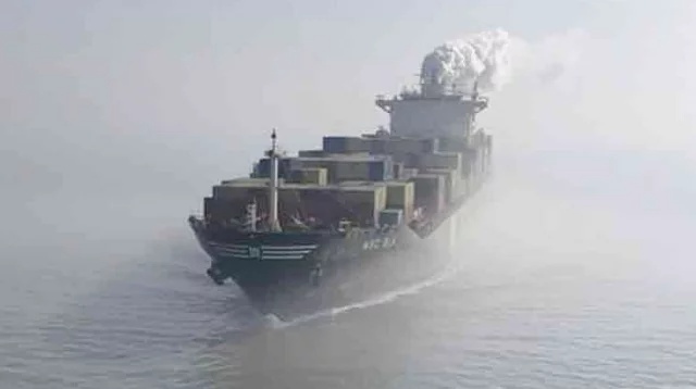 হরমুজে এক দিনে তিন জাহাজে হামলা