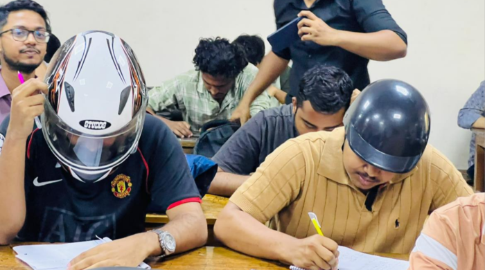 জবি পলেস্তারা খসে আহত শিক্ষার্থী