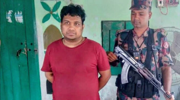 পঞ্চগড় ডলারসহ ভারতীয় আটক