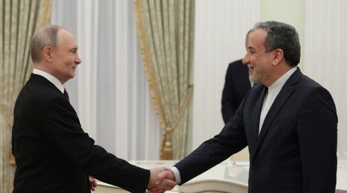 পুতিনের সমর্থন পেতে রাশিয়ায় পৌঁছেছেন ইরানের পররাষ্ট্রমন্ত্রী।