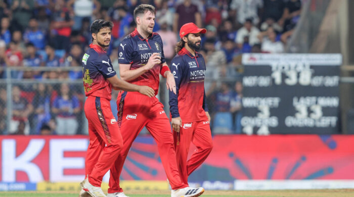 ৪৬২ রানের রোমাঞ্চে মুম্বাইকে হারাল বেঙ্গালুরু