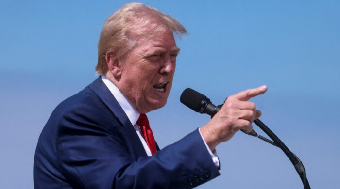 আলোচনা ভেস্তে, ট্রাম্পের মন ছিল কুস্তিতে