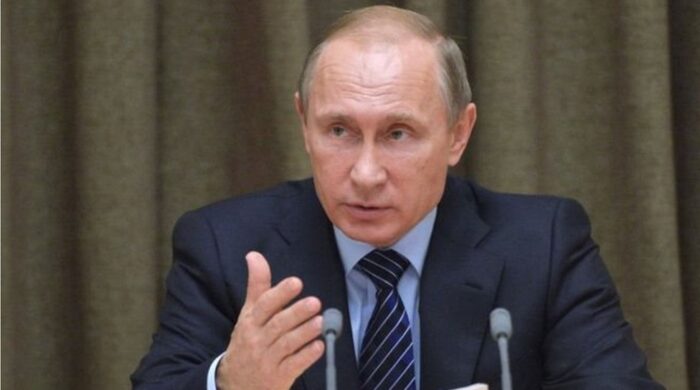 পুতিন বলেছেন রাশিয়া মধ্যপ্রাচ্যে শান্তি প্রতিষ্ঠায় প্রস্তুত, কূটনৈতিক সহায়তা দিতে এবং মিশরসহ আন্তর্জাতিক নেতাদের সঙ্গে আলোচনা করছে।