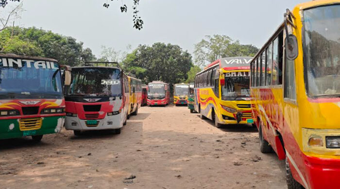 চাঁপাইনবাবগঞ্জে সব ধরনের বাস চলাচল বন্ধ