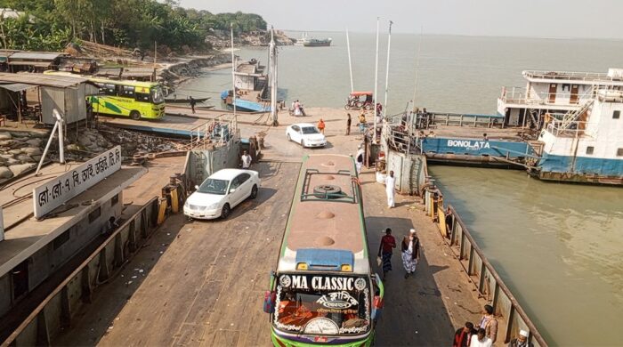 পাটুরিয়া-দৌলতদিয়ায় ঝুঁকিপূর্ণ যাত্রায় বাড়ছে প্রাণহানি