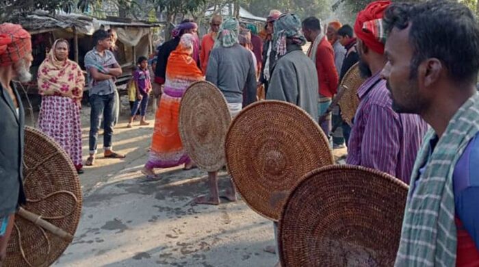 চায়ের দোকানে তর্ক, পরে রণক্ষেত্র শৈলকুপা