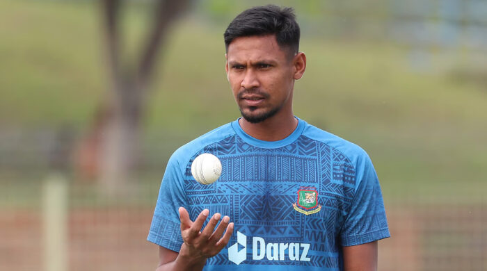 চোটে একাদশের বাইরে মুস্তাফিজ, জানালেন ম্যানেজার