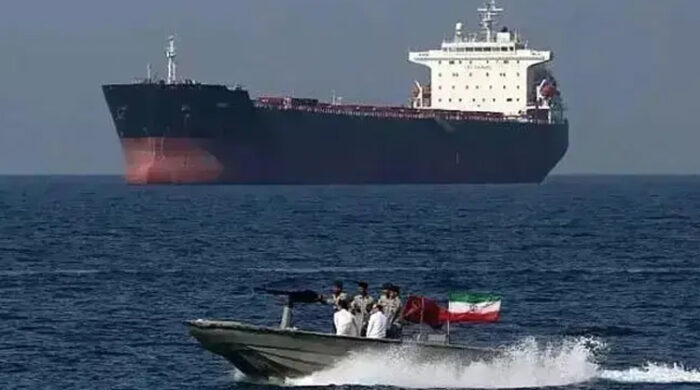 হরমুজ প্রণালি আবার অবরোধের ঘোষণা ইরানের