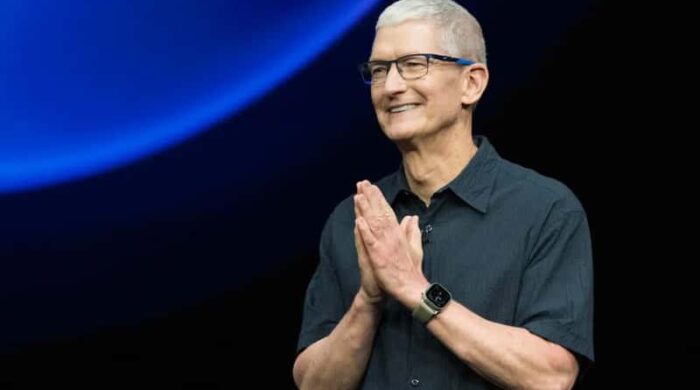 অ্যাপল সিইও পদ ছাড়ছেন টিম কুক, দায়িত্বে টার্নাস