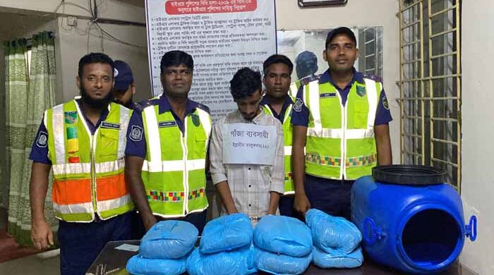 ফকিরহাটে ১৩ কেজি গাঁজাসহ যুবক গ্রেপ্তার