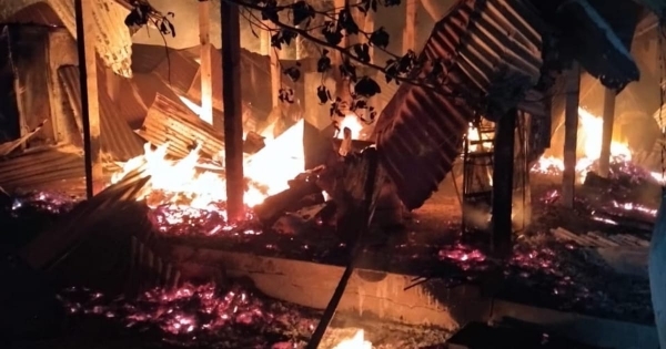 নওগাঁয়ে চার খুনের ঘটনায় স্বজনের বাড়িতে আগুন