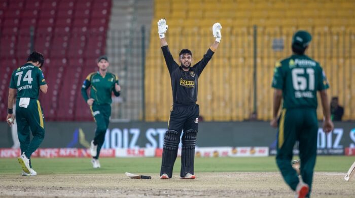 স্মিথ-উসমান দ্বৈরথে রোমাঞ্চকর জয় হায়দরাবাদের