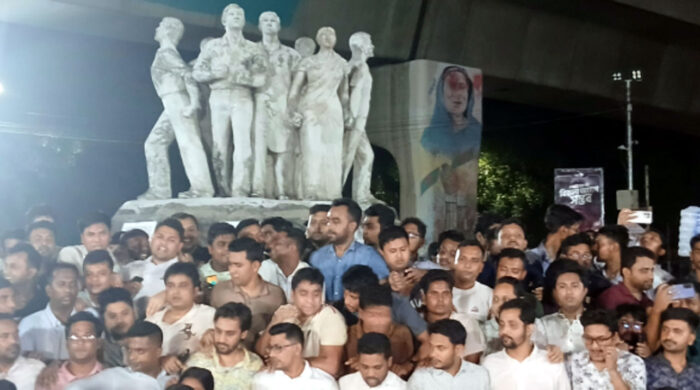 রাজপথে ছাত্রদল-শিবির সংঘাত, উদ্বেগ বাড়ছে