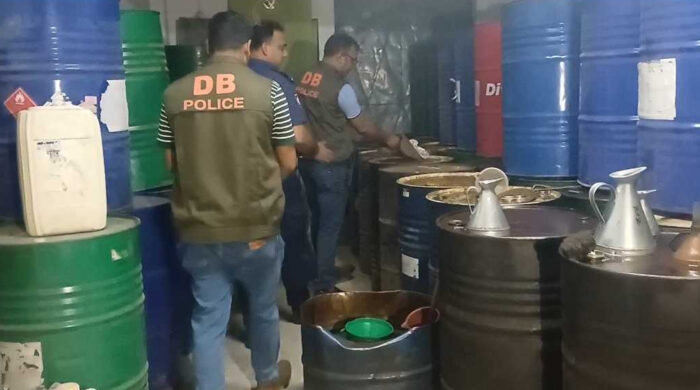 মেহেরপুরে লরি ভর্তি অবৈধ ডিজেল জব্দ