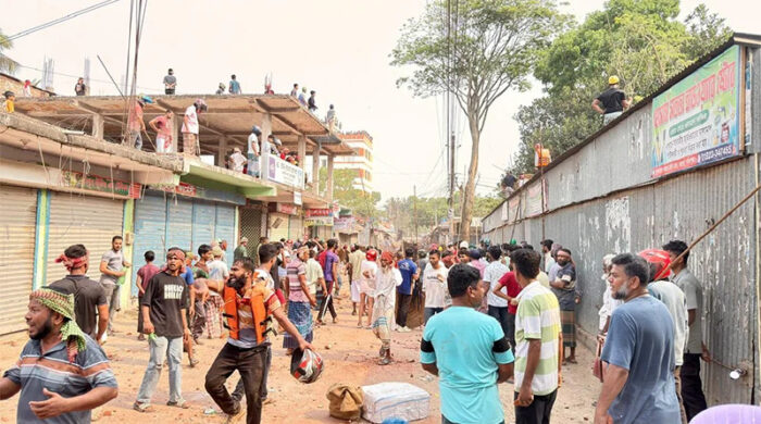 ফুটবল খেলার মাইকিংয়ে ভাঙ্গায় চার গ্রামে তীব্র সংঘর্ষ