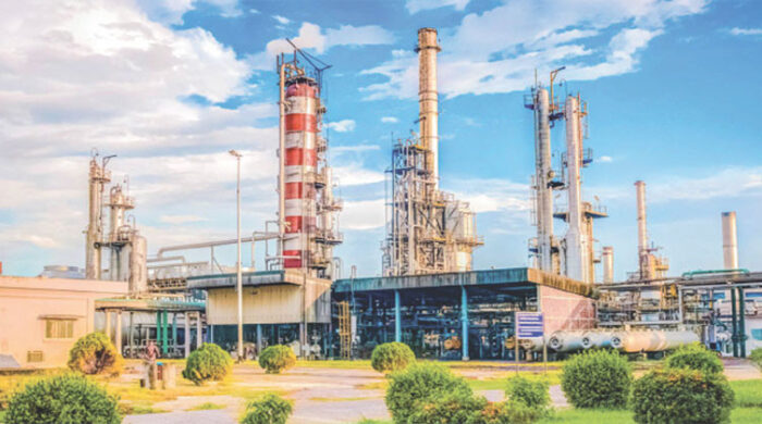 তেল সংকটে চাপে দেশের একমাত্র শোধনাগার