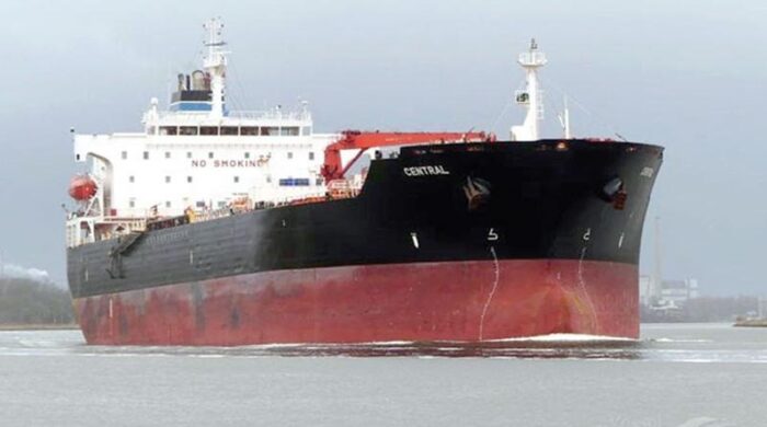 চট্টগ্রামে ৫১ হাজার টন জ্বালানি জাহাজ বহির্নোঙরে পৌঁছেছে