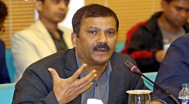 আওয়ামী লীগের অবস্থান নিয়ে আসিফ নজরুলের মন্তব্যে নতুন রাজনৈতিক বিতর্ক তৈরি হয়েছে, সামাজিক মাধ্যমে আলোচনা ও প্রতিক্রিয়া বাড়ছে।