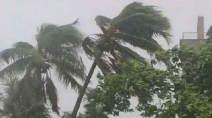 ৮ অঞ্চলে ঝড় ও বজ্রবৃষ্টি সতর্কতা আবহাওয়া আপডেট