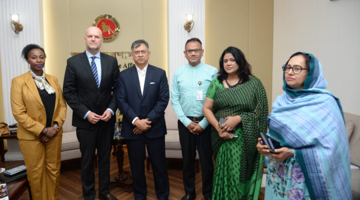 রোহিঙ্গা সংকট মোকাবিলায় আন্তর্জাতিক সহায়তা বাড়ানো এবং দ্রুত প্রত্যাবাসনের আহ্বান জানিয়েছেন স্বরাষ্ট্রমন্ত্রী সালাহউদ্দিন আহমদ।