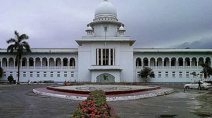 ভোটযুদ্ধে সরগরম সুপ্রিম কোর্ট প্রাঙ্গণ