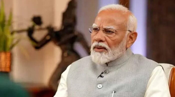 সাংবাদিকের প্রশ্ন এড়িয়ে গেলেন মোদি