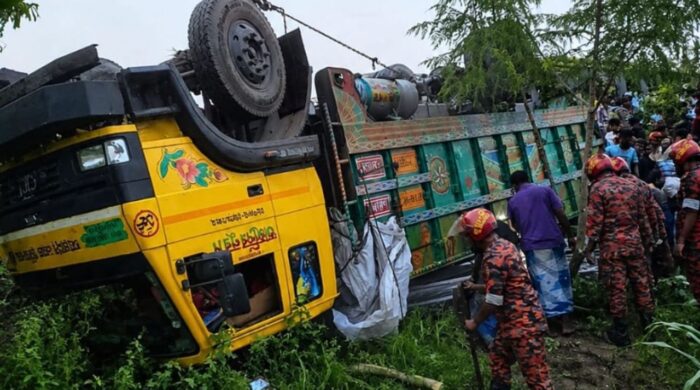 ঈদযাত্রায় টাঙ্গাইলে ট্রাক দুর্ঘটনায় নিহত ১৫