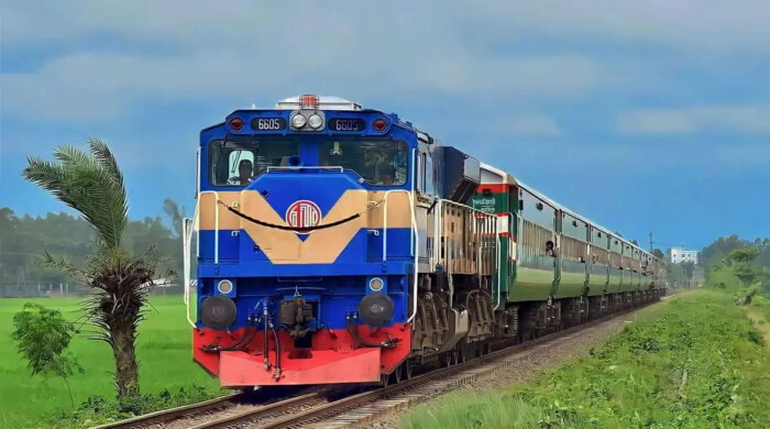 ঈদে ট্রেন টিকিটে স্বস্তি, ফিরতি বিক্রি শুরু